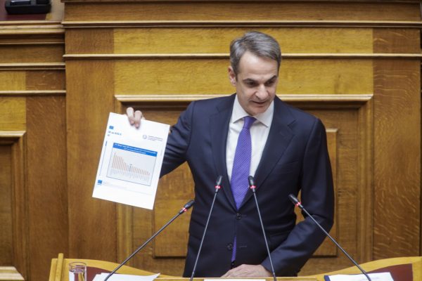 Βουλή: Στη «γωνία» περιμένουν την κυβέρνηση ΠΑΣΟΚ-ΣΥΡΙΖΑ – Τα δυνατά χαρτιά του Μαξίμου