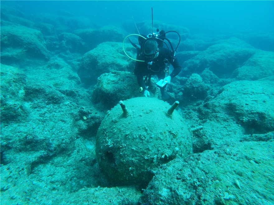 Πάτρα: Η στιγμή ελεγχόμενης έκρηξης νάρκης 250 κιλών στο λιμάνι (βίντεο)