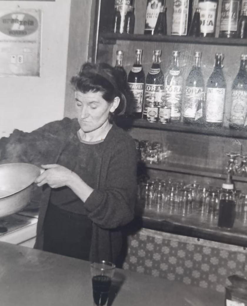 Η Anna Possi υπηρετεί στο Bar Centrale από το 1958