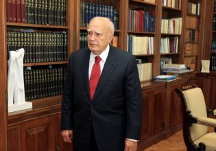 Κάρολος Παπούλιας: Η άγνωστη πλευρά του