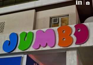 Φωτιά σε κατάστημα Jumbo στον Πειραιά [εικόνες]