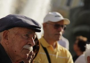 Οι πραγματικές αυξήσεις στις συντάξεις τον καινούργιο χρόνο θα είναι ψίχουλα