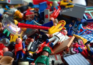 Από τα Playmobil στο DnD: Τα παλιά παιχνίδια συνεχίζουν να συγκινούν ενήλικες και παιδιά