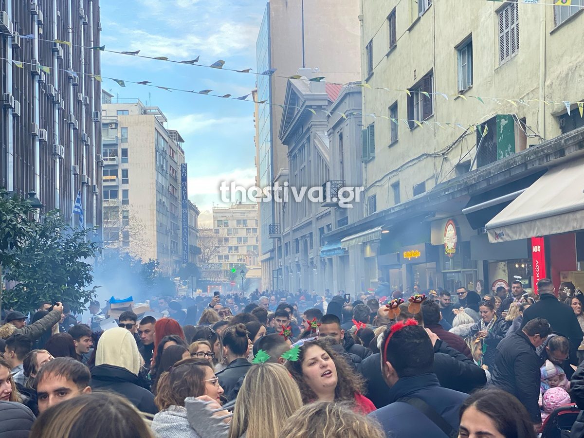 Όλη η Θεσσαλονίκη μια… ψησταριά – Γλέντι με χριστουγεννιάτικο κέφι στη Βασιλέως Ηρακλείου