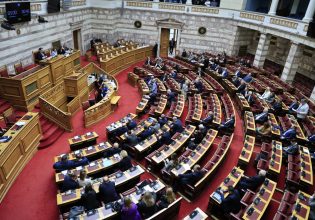 Ζωντανά από τη Βουλή: Η συζήτηση για τον κατώτατο μισθό