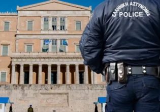 Μαλλιά κουβάρια στη Διάσκεψη για τον αστυνομικό – τέρας της Βουλής: «Τον καλύπτατε βρώμικα» – «Βρώμικη είναι η δική σας συμπεριφορά»