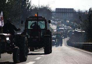 Θεσσαλονίκη: Στον κόμβο Μαλγάρων βγήκαν με τα τρακτέρ τους αγρότες της περιοχής