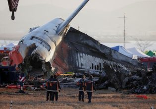 Νότια Κορέα: Τα μαύρα κουτιά του αεροσκάφους σταμάτησαν την καταγραφή τέσσερα λεπτά πριν τη συντριβή