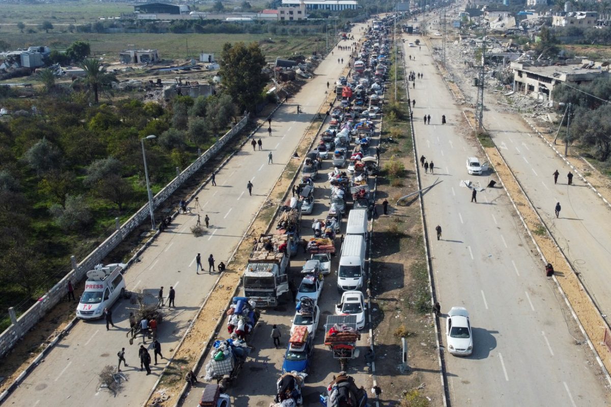 Παλαιστίνιοι επιστρέφουν στη βόρεια Γάζα στο πλαίσιο της συμφωνίας εκεχειρίας Ισραήλ και Χαμάς. 