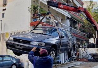 Αδειάζει τον δημόσιο χώρο από εγκαταλελειμμένα οχήματα ο Δήμος Θεσσαλονίκης