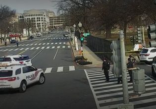 Ύποπτο όχημα έπεσε στο πεζοδρόμιο κοντά στο Καπιτώλιο – Υπό κράτηση ο οδηγός