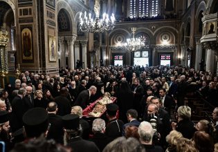 Αρχιεπίσκοπος Αναστάσιος: Ο αποχαιρετισμός στη Μητρόπολη – Στην Αλβανία μεταφέρεται η σορός του