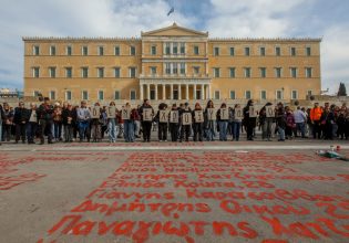 «Δεν βάζω το χέρι μου στη φωτιά»: Το στρίβει και ο Σταικούρας για την ασφάλεια και εύφλεκτα υλικά στα τρένα