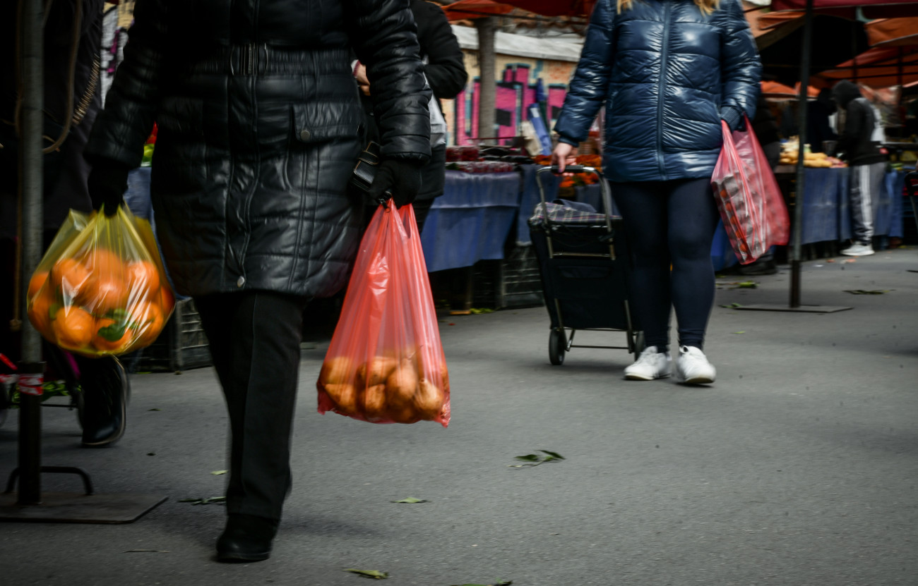 Φρούτα και λαχανικά με φυτοφάρμακα – Τι αποκάλυψαν οι έλεγχοι