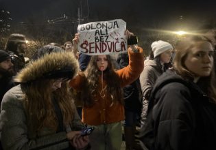 Από τα Τέμπη στο Νόβισαντ – Ο ρόλος των δημόσιων ΜΜΕ στην κάλυψη των λαϊκών κινητοποιήσεων