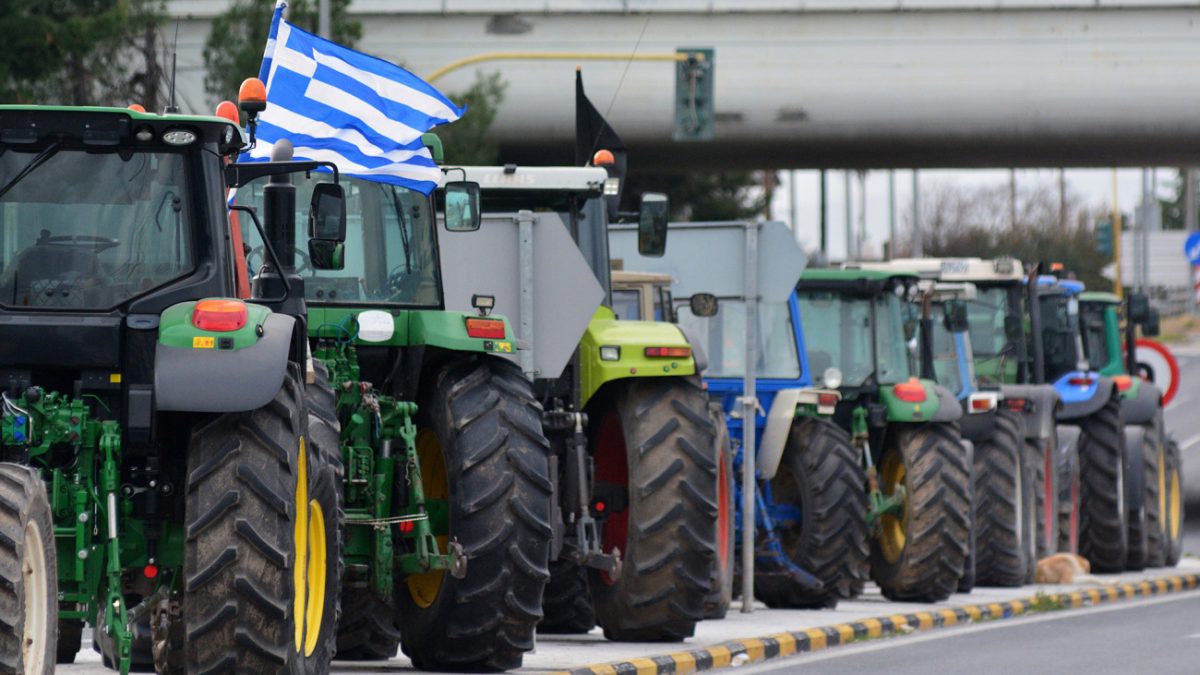 Αγρότες: Δυναμώνουν και ενισχύουν τα μπλόκα σε όλη τη χώρα