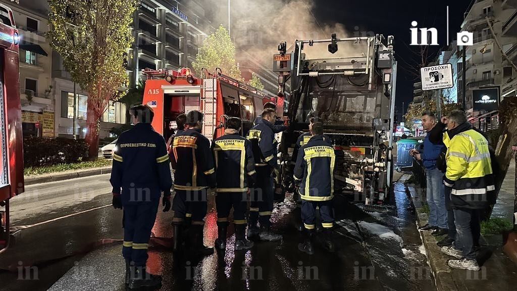 Φωτιά σε απορριμματοφόρο στη λεωφόρο Αλεξάνδρας στο κέντρο της Αθήνας