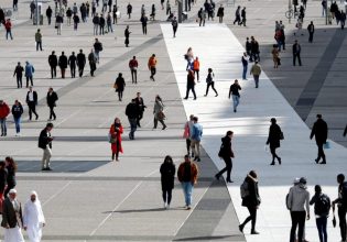 Eurostat: Στην Ελλάδα το «χρυσό» για την ανεργία των γυναικών