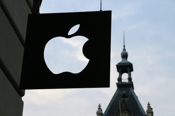 Apple: Μετά την κατακραυγή απενεργοποιεί τις περιλήψεις τεχνητής νοημοσύνης για εφαρμογές ειδήσεων