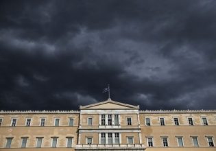 Δημοσκοπήσεις: Ένα «χειρότερο» 2025 αναμένουν οι πολίτες χωρίς να αλλάζουν οι πολιτικές ισορροπίες