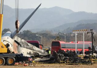 Πως επιβιώνουν κάποιοι επιβάτες σε μεγάλα αεροπορικά δυστυχήματα;