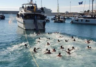 Καλαμάτα – Θεοφάνεια: 40 κολυμβητές βούτηξαν για τον Σταυρό