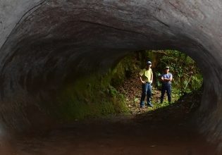 Ποιο πελώριο προϊστορικό πλάσμα έσκαψε αυτές τις σπηλιές στον βράχο;