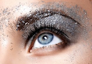 Crystal Eye Makeup: Το στρας κυριαρχεί και μετά τις γιορτές