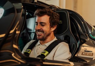 Formula 1: Ο Fernando Alonso γυμνάζει τον λαιμό του εν όψει της νέας σεζόν και οι εικόνες προκαλούν δέος