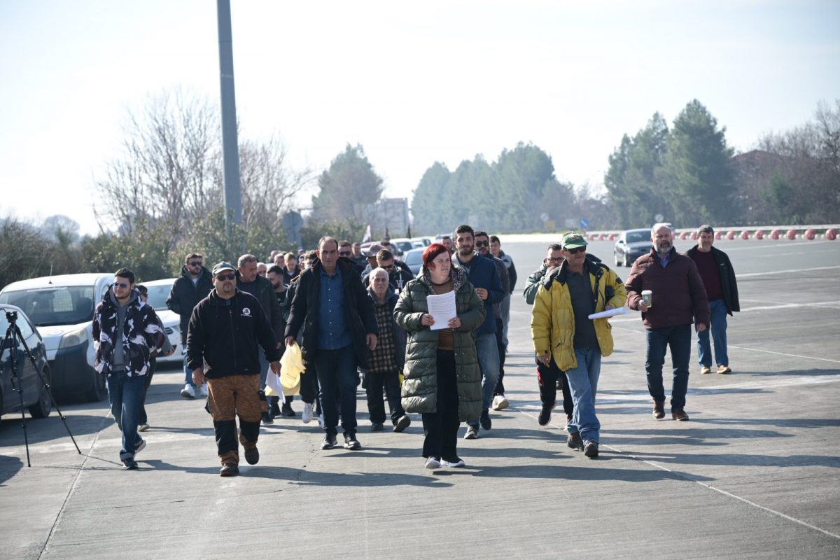 Συνεχίζουν τις κινητοποιήσεις οι αγρότες