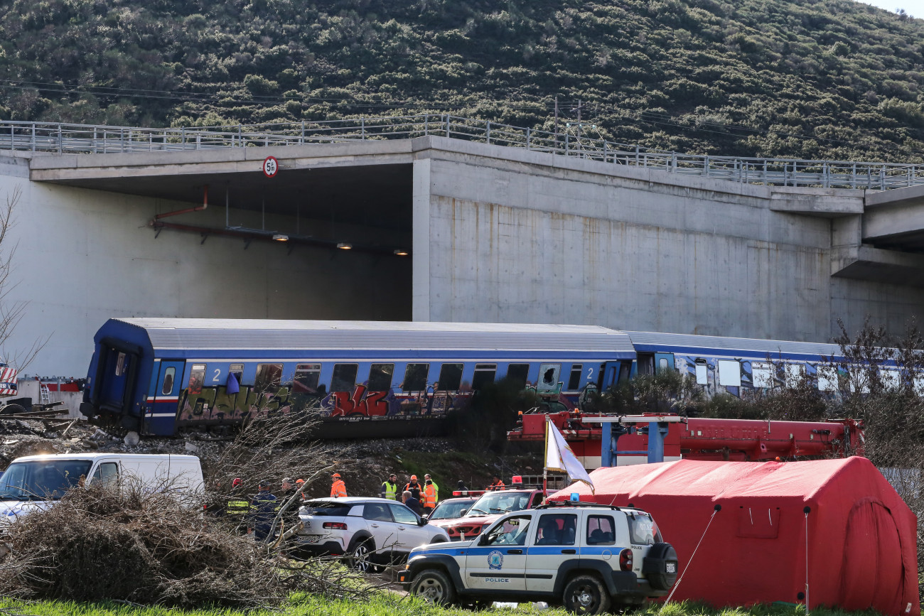 Αντιπολιτευτικά πυρά κατά Μητσοτάκη για τα Τέμπη με αιχμή «τη συγκάλυψη»