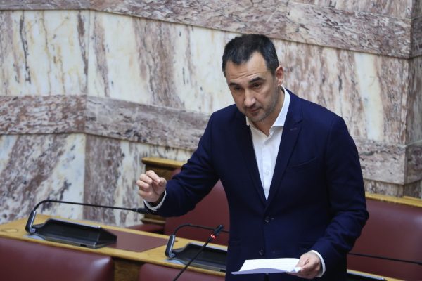 Χαρίτσης: Η Ελλάδα χρειάζεται δημόσιο σιδηροδρομικό φορέα – Το Μαξίμου παίζει τα ρέστα του για τα Τέμπη