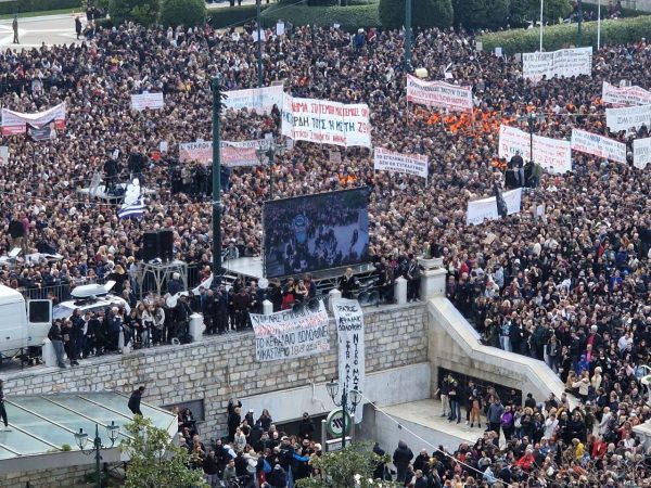 Τέμπη: Οι συγκλονιστικές συγκεντρώσεις πρωταγωνιστούν στα διεθνή Μέσα