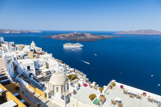 Tourism Strong in Greece Despite Santorini Earthquakes