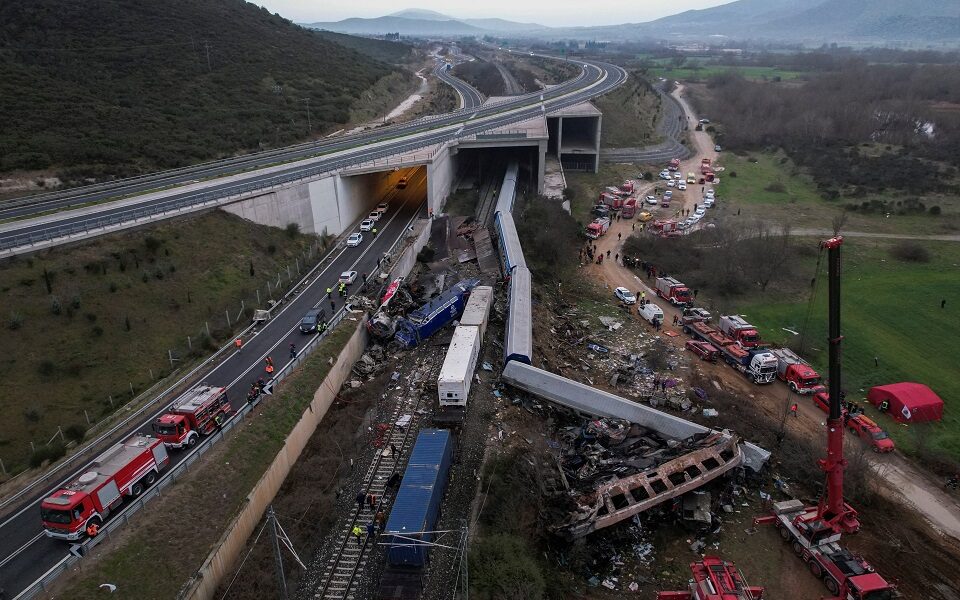 Τέμπη: Εύφλεκτα υγρά 3,5 τόνων μετέφερε η εμπορική αμαξοστοιχία, λέει η Γάνδη – Λαθρεμπόριο ξυλόλιου