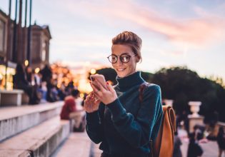 Don’t speak: Το texting παίρνει τα ηνία από την ομιλία